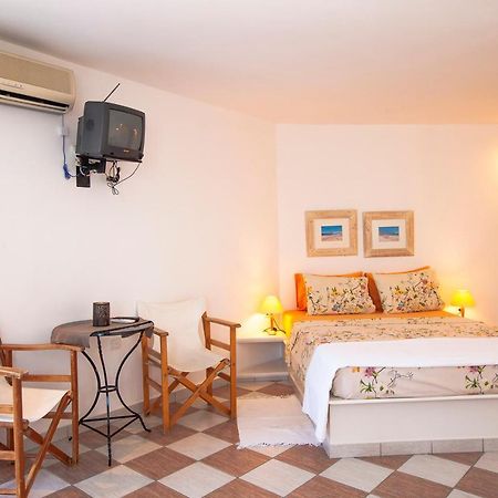Emily'S Suites Адамас Екстер'єр фото